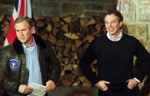 US President George W. Bush (L) and British Prime
