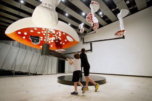 Carsten Höller, Flying Mushrooms, 2015 © Carsten Höller. Installation View Carsten Höller l Decision, Hayward Gallery, London 2015. Courtesy of the artist, Photo © Linda Nylind(1)