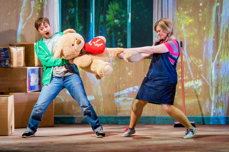 Katie Bray as Hansel and Fflur Wyn as Gretel (Photo: Robert Workman) 